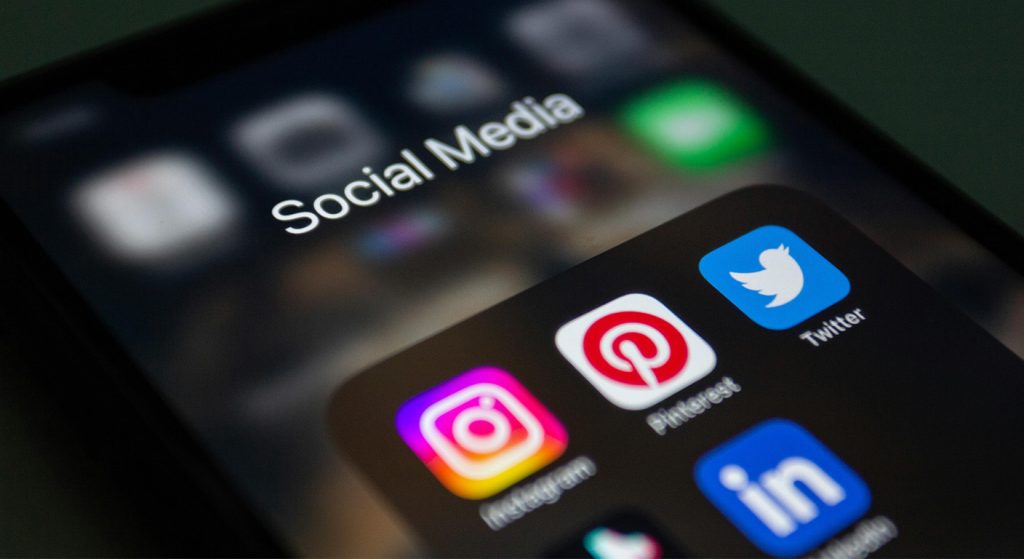Use Social Media Trends to Find Dropshipping Winning Products